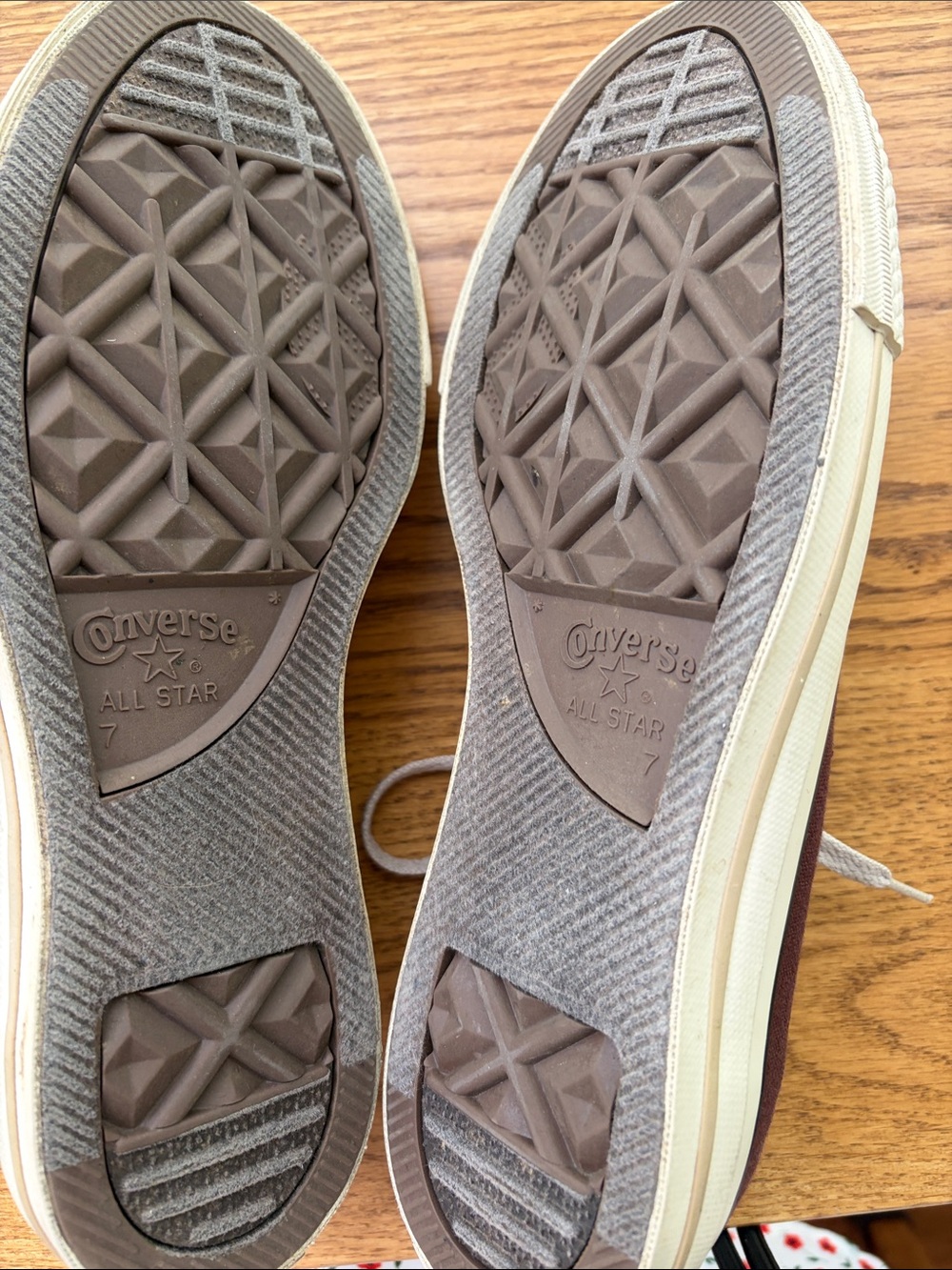 Converse Low-Top Canvas Sneakers in chocolate brown. Size 9 women’s. - Picture 4 of 6